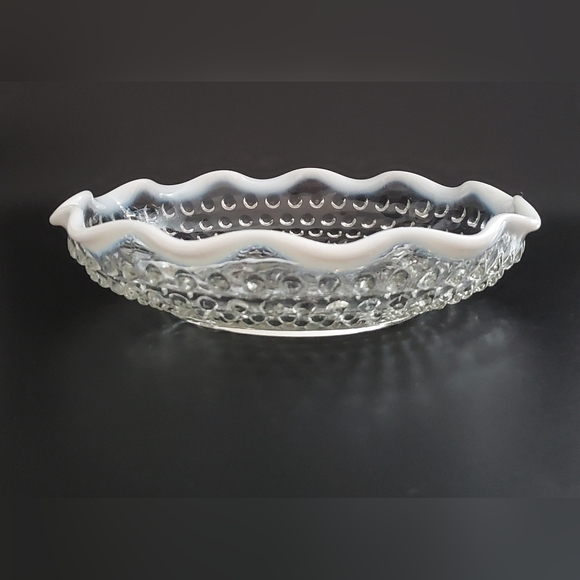 1940s Vntg "Moonstone" Opalescent Hobnail 7 1/2" 2 Part Dish by Anchor Hocking - Picture 5 of 11